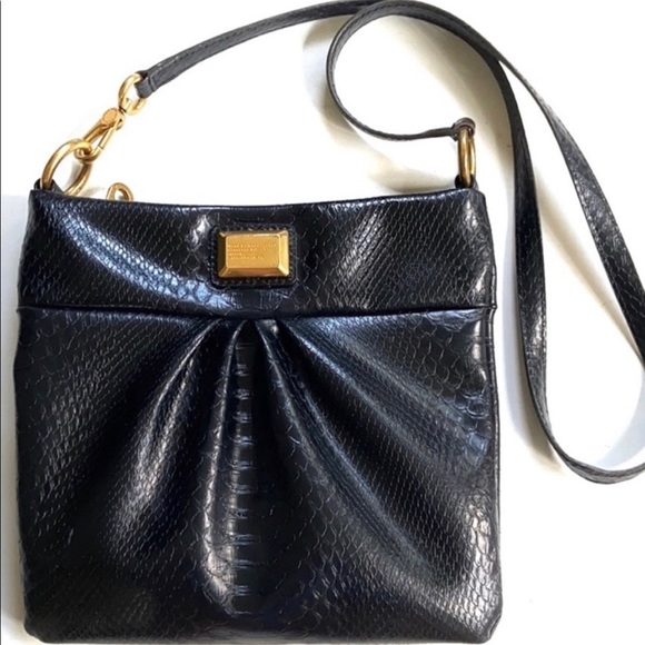 Marc Jacobs Handbags - Marc Jacobs Cross Body Bag EUC